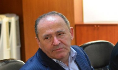 იოსებ ჭუმბურიძე: აქ პროფესორები (აკადემიკოსებიც!) და ,,ექსპერტები'', ისეთი ქართულით წერენ, იმგვარი შეცდომებით, ხომ არ აჯობებს, ყველა უნივერსიტეტი დახურონ და მერე თავიდან გახსნან?!