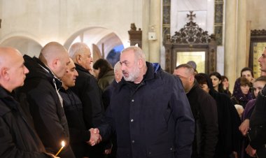 კობა კობალაძე სამების საპატრიარქო ტაძარში აფხაზეთიდან გადმოსვენებული პირების სამოქალაქო პანაშვიდზე იმყოფებოდა