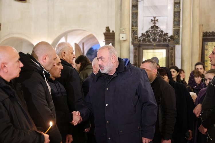 კობა კობალაძე სამების საპატრიარქო ტაძარში აფხაზეთიდან გადმოსვენებული პირების სამოქალაქო პანაშვიდზე იმყოფებოდა