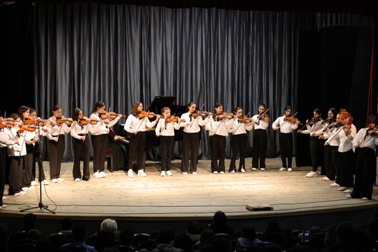 ეროვნული სასახლის მევიოლინეთა ანსამბლმა ვეტერანთა შვილებისთვის საქველმოქმედო კონცერტი გამართა