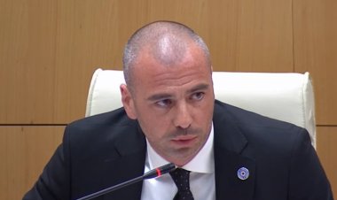 ლევან მაჭავარიანი ანტი-ლგბტ პროპაგანდის კანონთან დაკავშირებით გახარიას პარტიის წარმომადგენლებს: „კოლექტიურმა ნაციონალურმა მოძრაობამ“ საბაბებით თავი დააღწიეთ იმას, რომ პარლამენტის დარბაზში არ მსხდარიყავით, რადგან გარე უფროსებისგან საყვედური არ მიგეღოთ