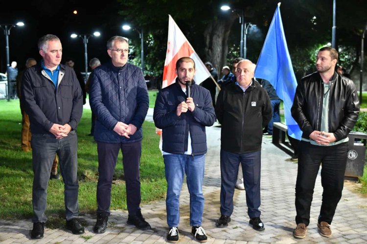 „ქართული ოცნების“ ქვემო სამგორის მაჟორიტარობის კანდიდატი ზაქარია წიკლაური 31-ე ქარხნის მიმდებარედ მცხოვრებ მოსახლეობას შეხვდა